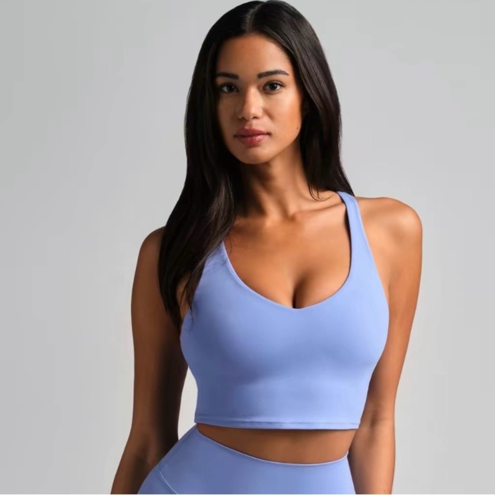 New In Package Women's Comfrt Cornfower V-Neck Crop Tank